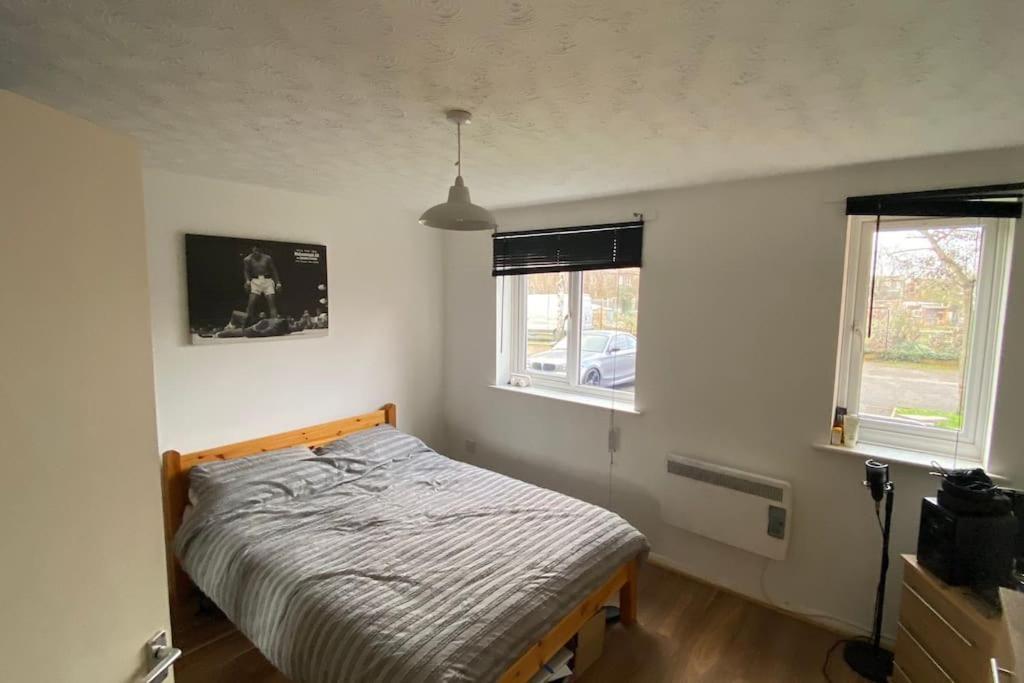 Modern 1 Bedroom Ground Floor Flat * Londra